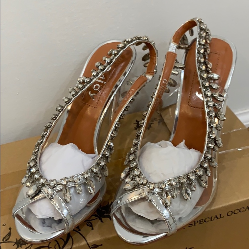 Brand New ,Women’s  size 7 Wedding Shoes